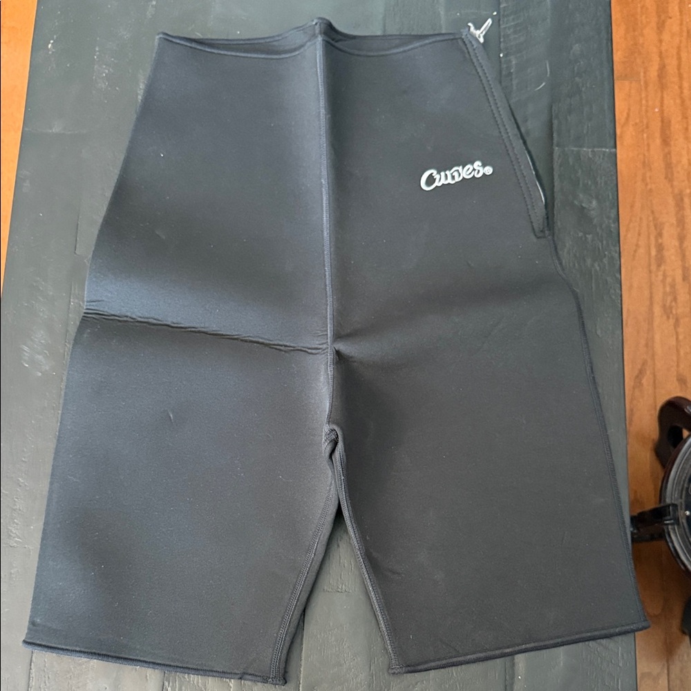 Women's Curves Black Trimming Neoprene Shorts Sz medium